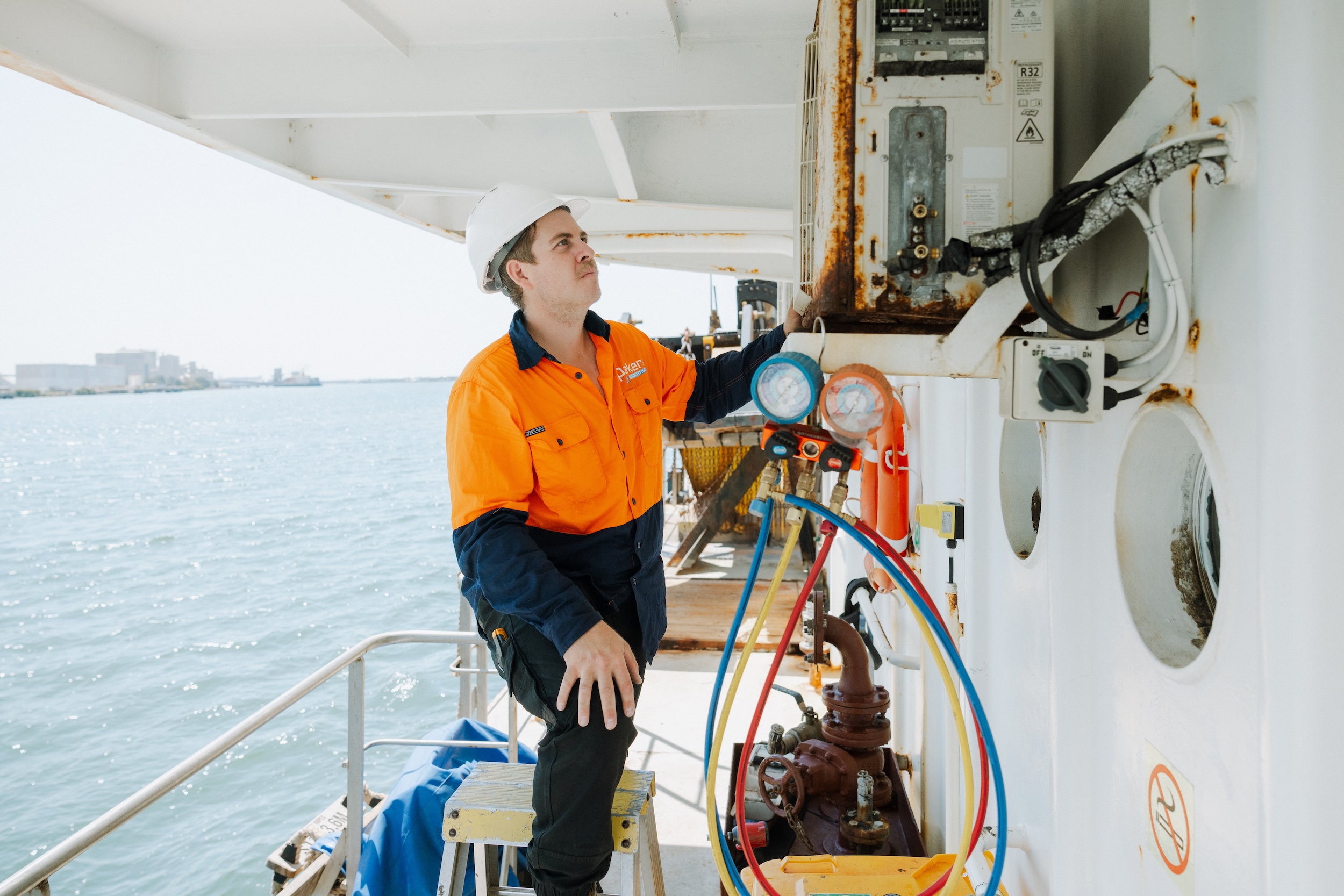 Marine air conditioning refrigerant gauges during service