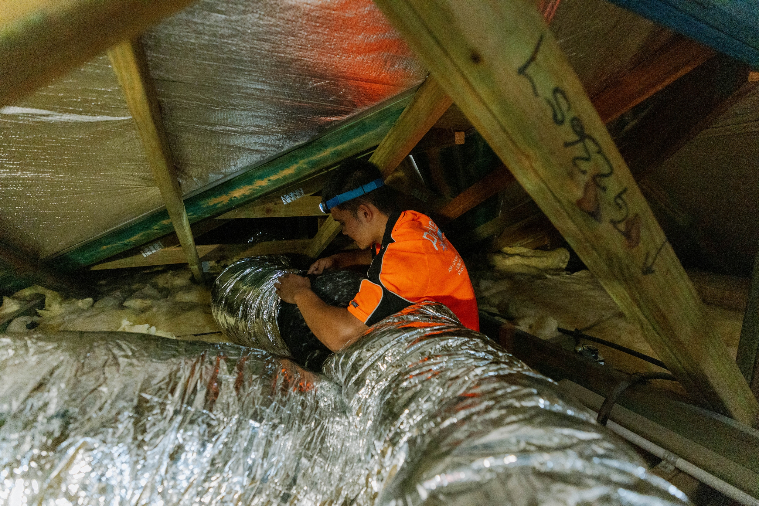 Connecting insulated ductwork in roof space for ducted air conditioning system
